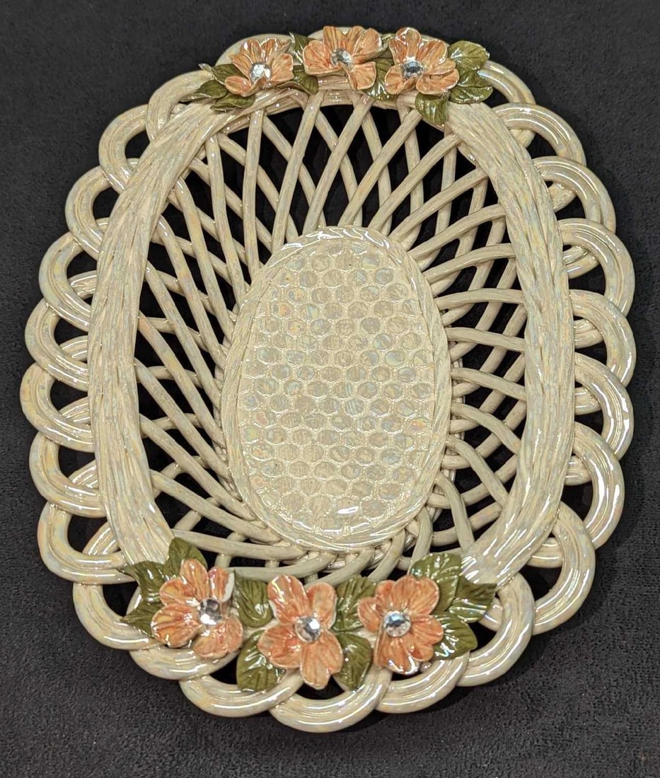 Vintage Capodimonte Porcelain White Rope Basket: Vintage Capodimonte Porcelain White Rope Basket. Is signed "Ann Vaccaro" on the bottom. This is approx 9" x 7" x 2" and it weighs 0.88lb. There are some chips/missing petals on the
