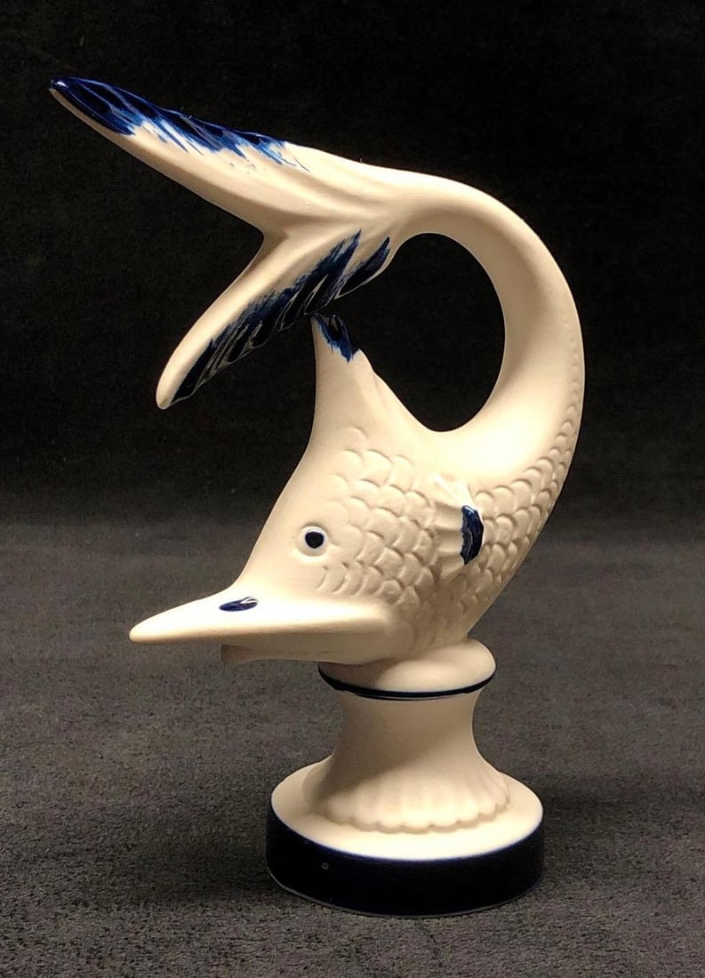 VTG Capodimonte Blue & White Ceramic Fish Figurine: Vintage Capodimonte Blue and White Ceramic Fish Figurine. It is approx 6" x 4-1/2" x 2-1/4" and it weighs about 0.4lbs. Overall the Capodimonte Figurine is in vintage condition with some l