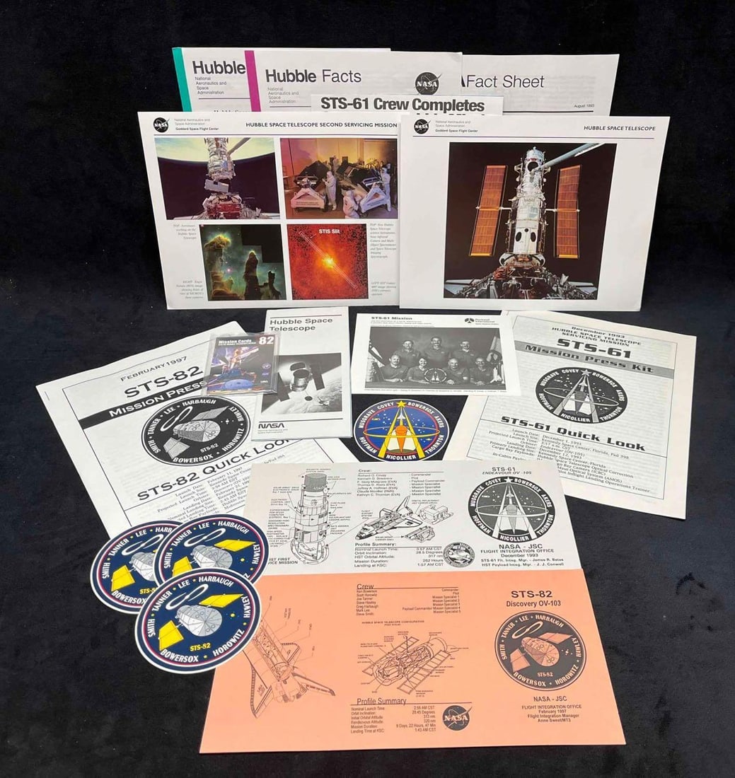 Hubble Space Telescope Mission STS-61 & STS-82 Memorabilia (JBH25) (1 of 17)