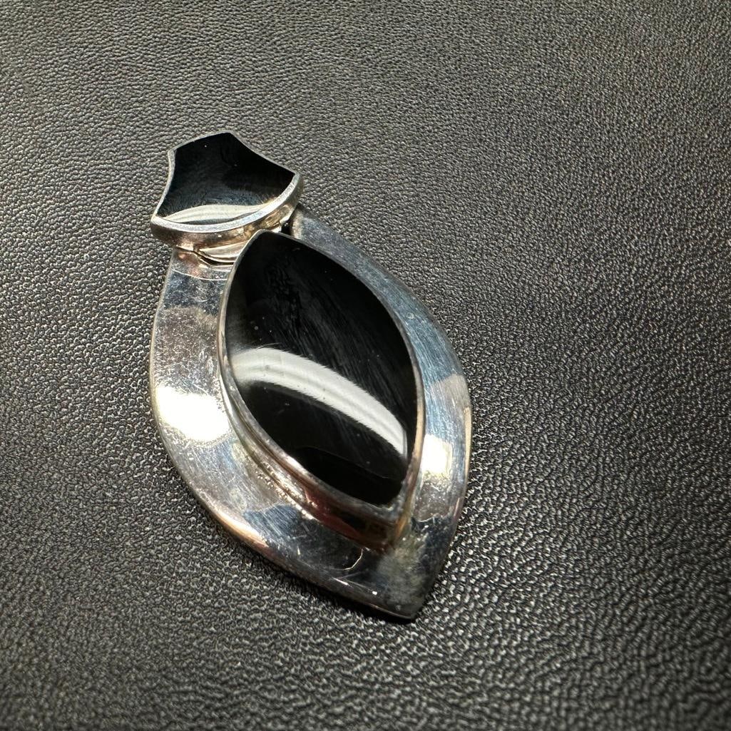 Sterling Silver Black Enamel Pendant: This piece of jewelry has been tested and researched prior to listing. Please view all our pictures they are part of our description. DETAILS: Metal - Sterling Silver Color - Silver Stones - Enamel Ha