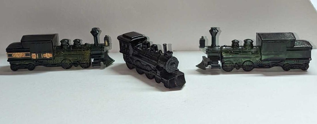 3 Vintage AVON Cannonball Express & Express Bottles: 3 Vintage AVON Cannonball Express & Express Bottles. This lot includes: (1) Avon - Cannonball Express 4-6-0 Deep Woods Aftershave. Empty aftershave bottle is shaped like a train. It comes in its o