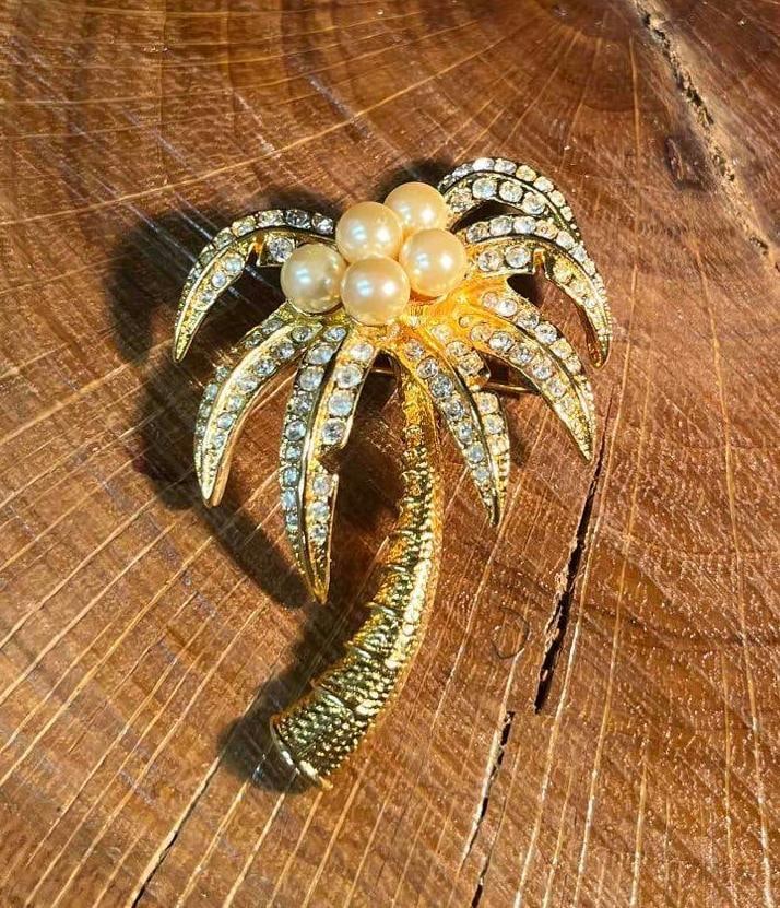 Vintage Kenneth Jay Lane KJL Palm Tree Brooch: This lot contains a Large Joan Rivers Stained Glass Rose Brooch. It is approx 2 1/4" x 1 3/4" x 3/4". Total weight is 0.7oz. Overall the brooch is in excellent used condition with no notic