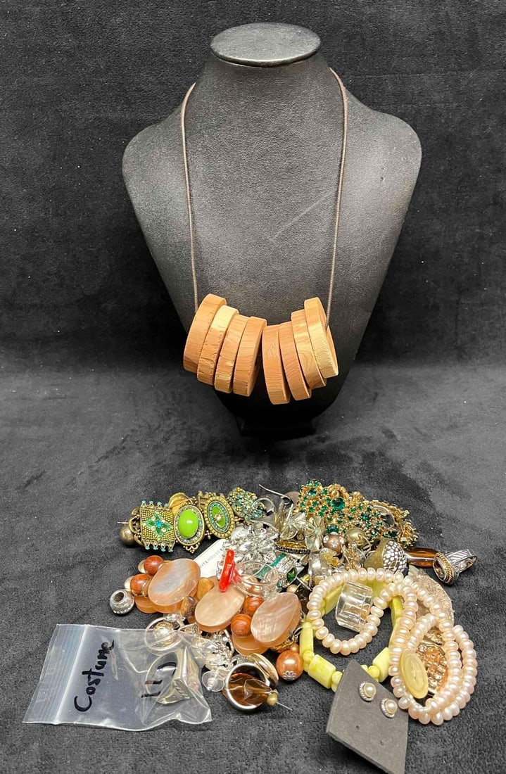 Random Jewelry Bundle FC98 (1 of 5)