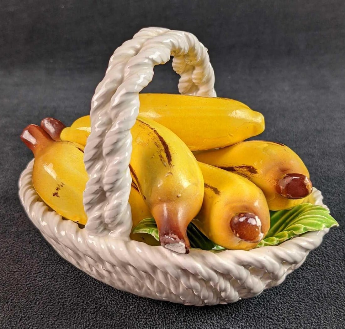 Vintage Capodimonte Italian Woven Fruit Basket Bananas: Vintage Italian Capodimonte woven fruit basket with handles and colorful, life-like Bananas. Is approx 6" x 4" x 5" and is in good, vintage condition with small chips on the top of the bas