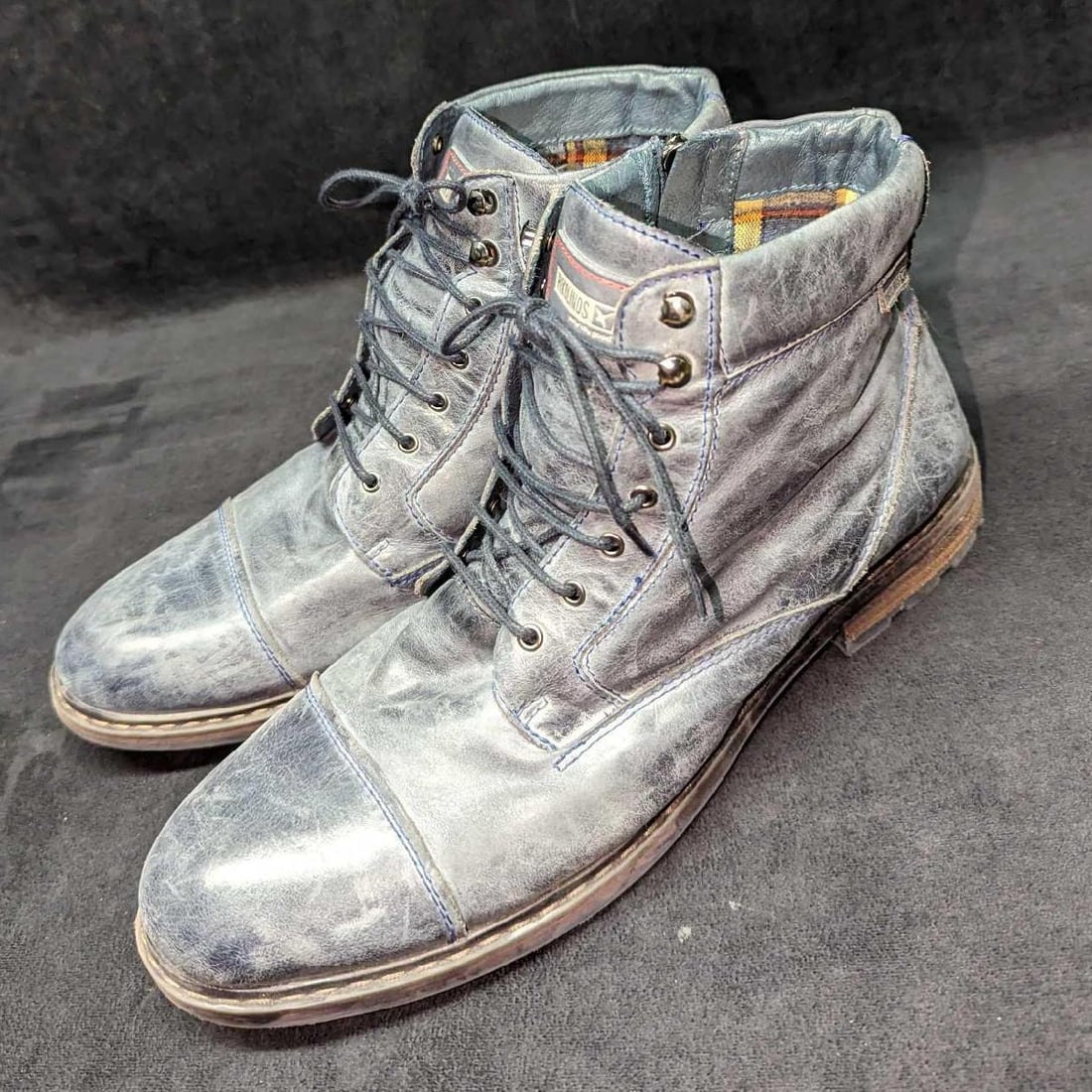 Men's Size 11 Pikolinos Leather Zip Up Boots: Men's Size 11 Pikolinos Leather Zip Up Boots. Each is approx 12 1/2" x 4 1/2" x 6 1/4" and the total weight is 2.42 lbs. There is some wear/storage wear on the leather. Please see the