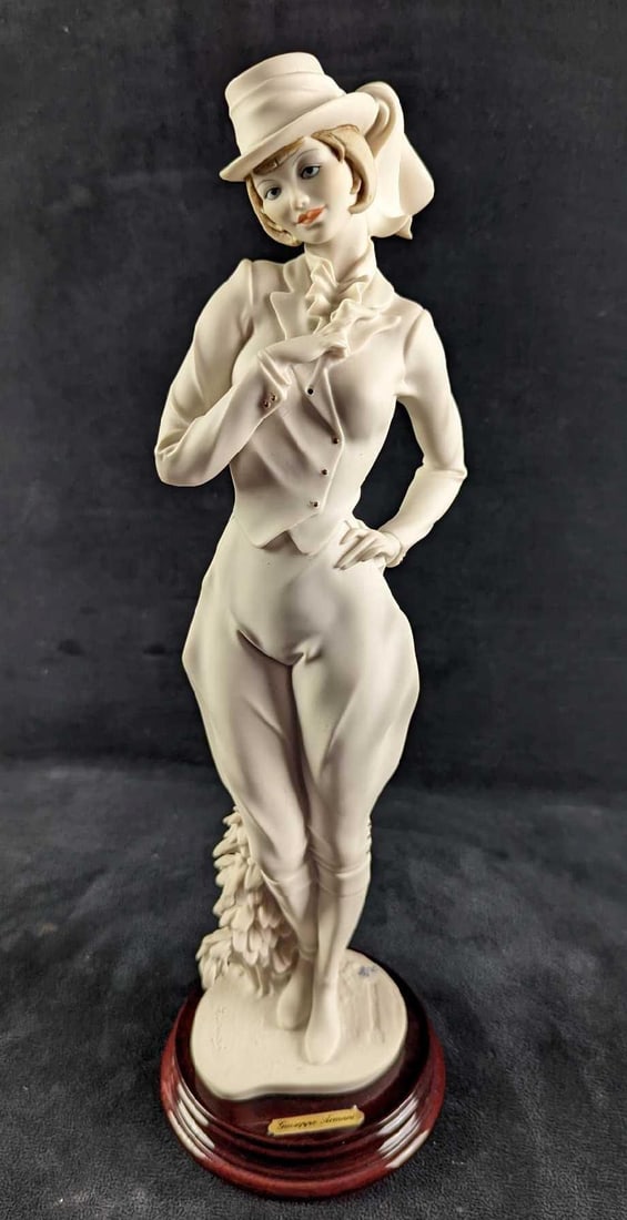 Giuseppe Armani Rider Girl Statue: Giuseppe Armani Rider Girl Statue Open Edition "Rider Girl" Giuseppe Armani Statue. The figurine is made of Capodimonte porcelain and is approx 4 1/4" x 4 1/2" x 14 1/2" and it we