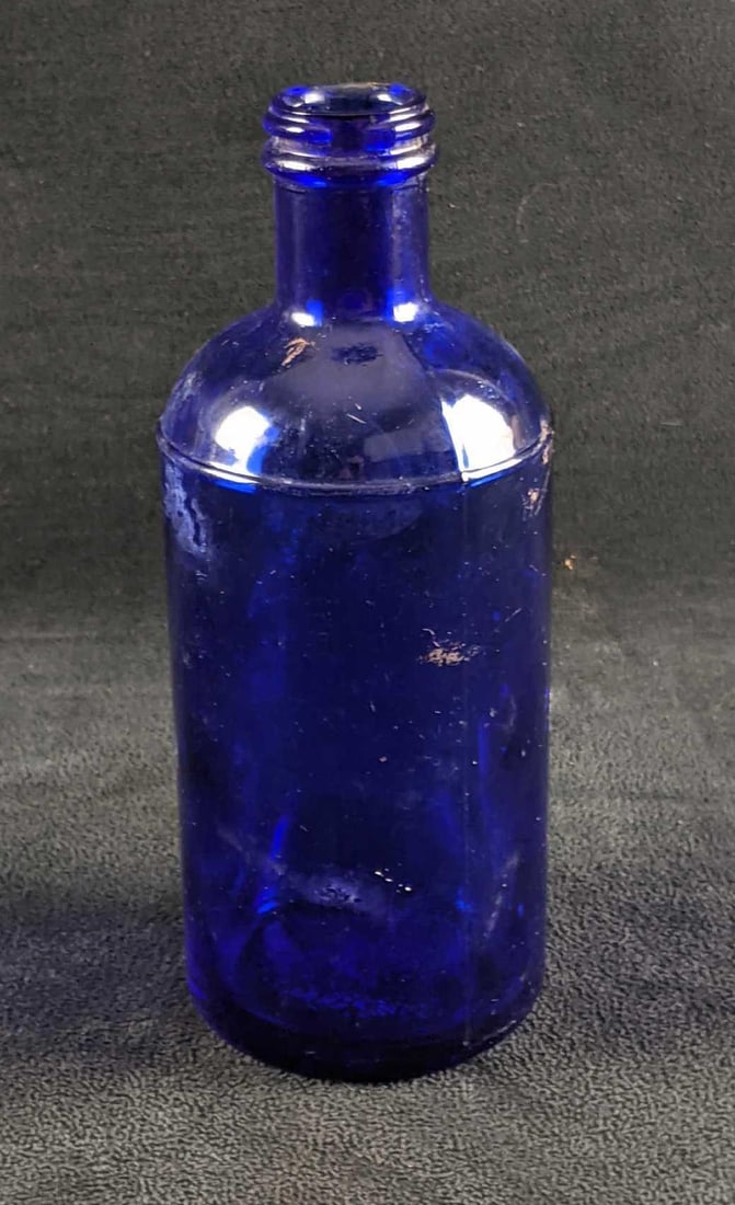 Vintage Cobalt Blue Bottle: Vintage Cobalt Blue Bottle This cobalt blue bottle is from the early 1900s. There are no makings besides an "M" on the bottom of the bottle. This is and was a rare/unique color for a bottle.