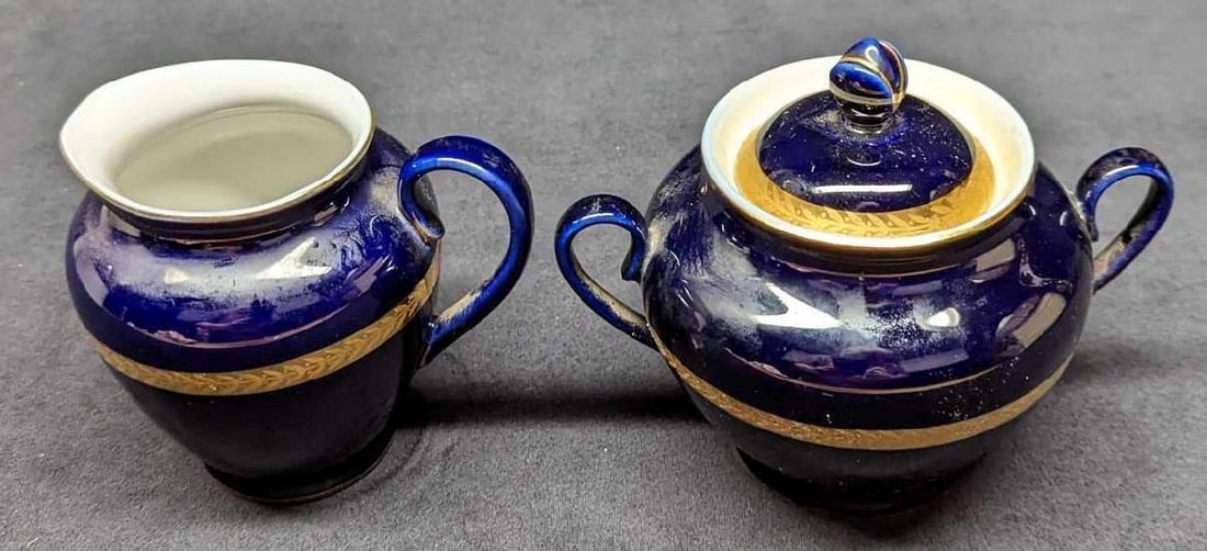 Vintage USSR Lomonosov Cobalt Blue Creamer & Sugar Bowl: Vintage USSR Lomonosov Cobalt Blue Creamer & Sugar Bowl (1) Cobalt Blue & Gold Russian Imperial Porcelain Sugar Bow With Lid. This is approx 6" x 5' x 4 3/4" and it weighs 0.78lb. 