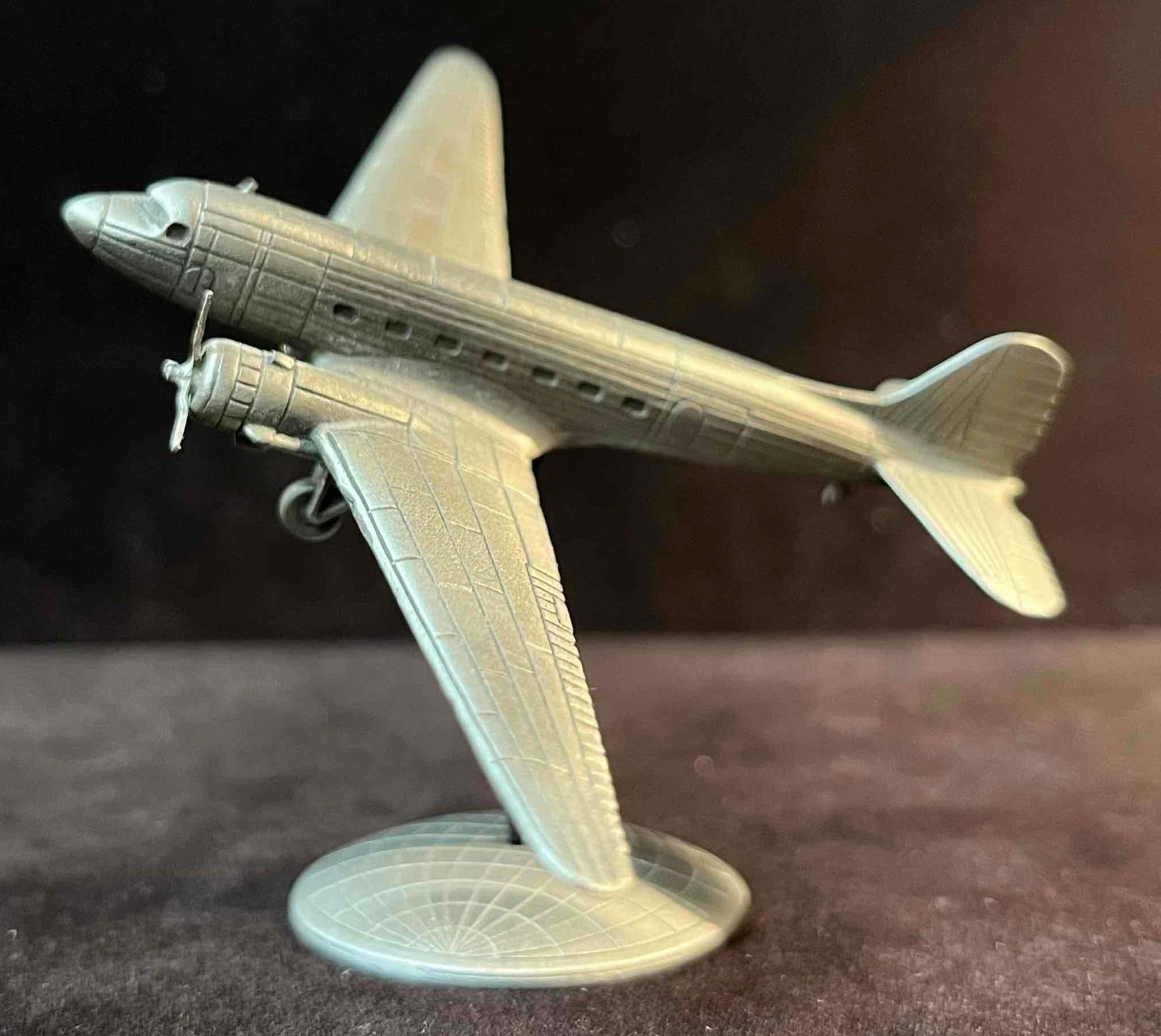 Discontinued 1987 Dc-3 The Worlds Greatest Aircraft By The Franklin Mint: This lot contains a Discontinued 1987 Dc-3 The Worlds Greatest Aircraft By The Franklin Mint. Made of pewter. It is approx 1 1/4" x 1 1/4" x 2 3/4" and it weighs about 0.1lbs. Overall the