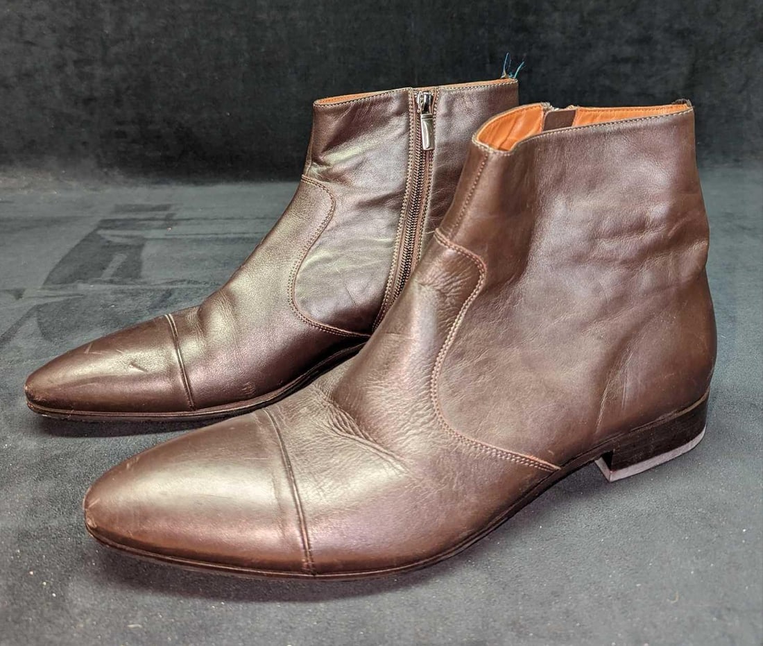 Alberto Guardiani Men's 12 Leather Zip Up Boots: Alberto Guardiani Men's 12 Leather Zip Up Boots. Each is approx 13" x 4" x 7" and the total weight is 2.29 lbs. There is some light wear on the boots and heel and inside. Made in Italy
