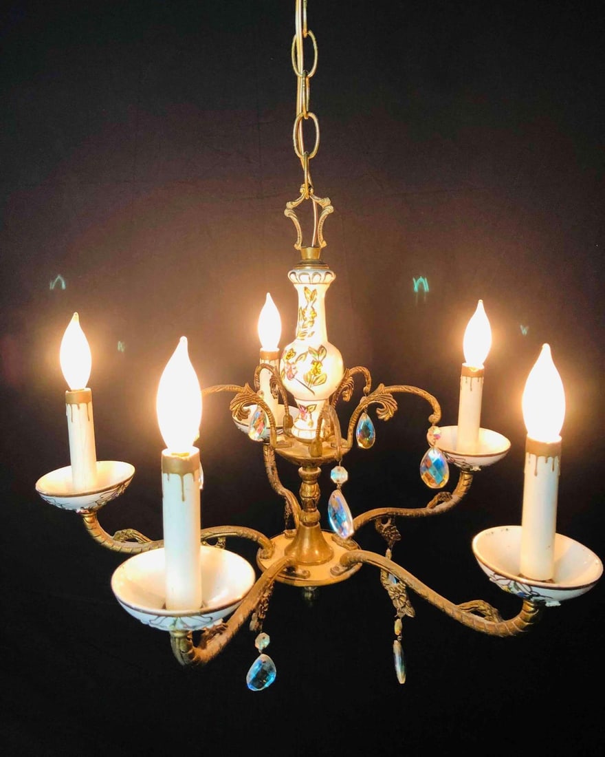 Capodimonte 5 Arm Porcelain & Flower Chandelier: This lot contains a Capodimonte 5 Arm Porcelain & Flower Chandelier. It is approx 19" x 19" x 16" and it weighs about 10lbs. Overall the Chandelier is in good used condition with some