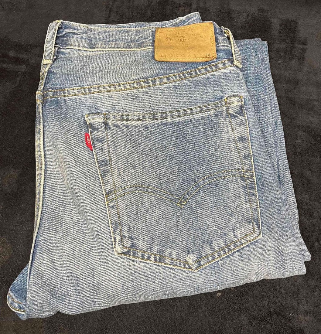 Men's Vintage Levi's Light Wash Jeans W34 L34 (1 of 13)