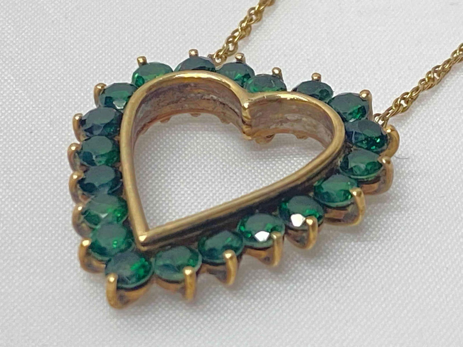 Vintage 14K Gold Emerald Heart Necklace (1 of 9)