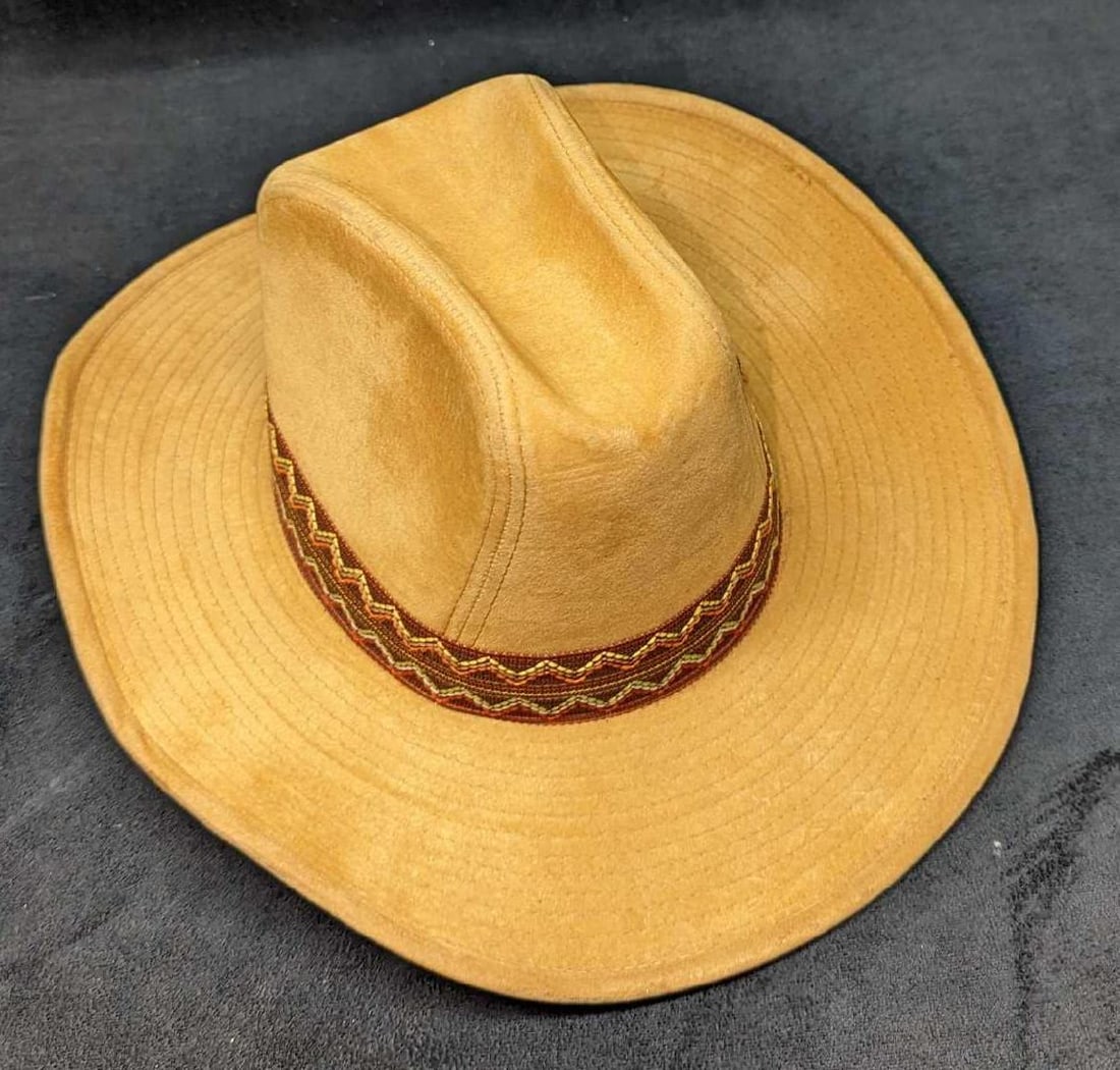 Newport Velvet Cowboy Hat (1 of 9)