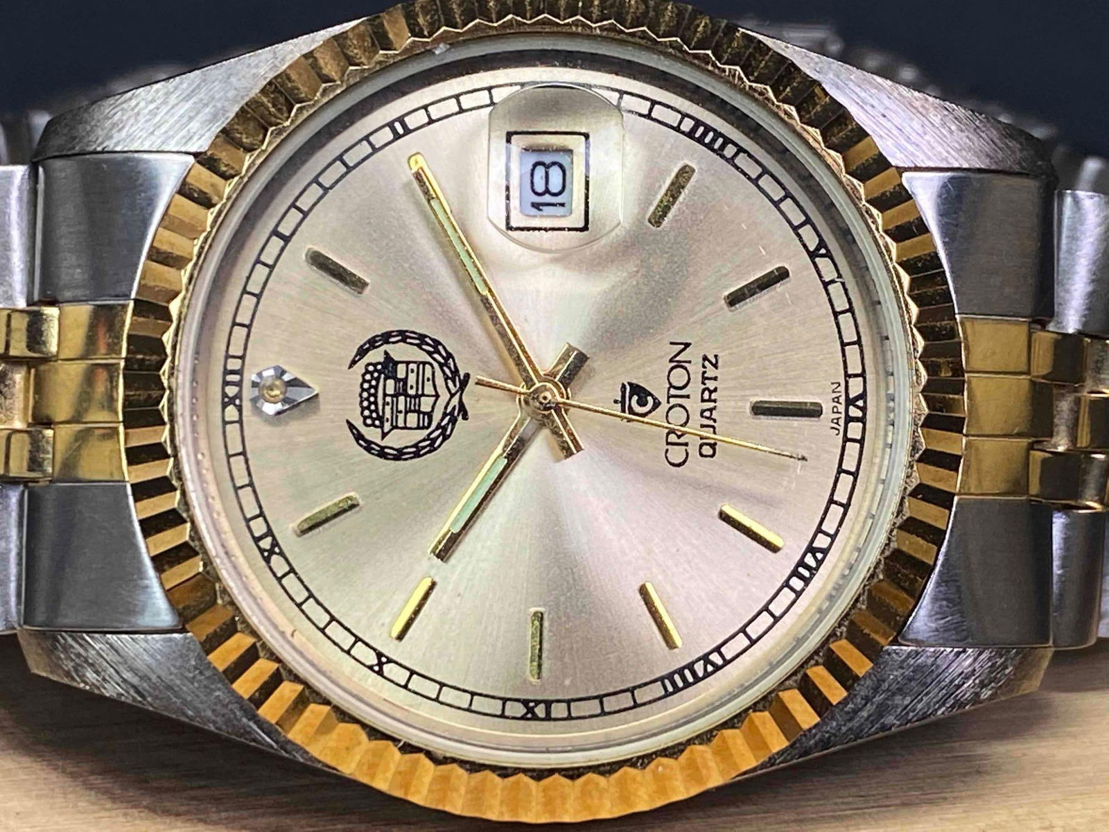 Vintage Rare CROTON Cadillac Owner Two Tone Watch: Vintage Rare CROTON Cadillac Owner Two Tone Watch Very Nice Condition Very Clean Zero Scratches on Crystal No Box Needs Battery No extra Links Will fit up to a 7" Wrist