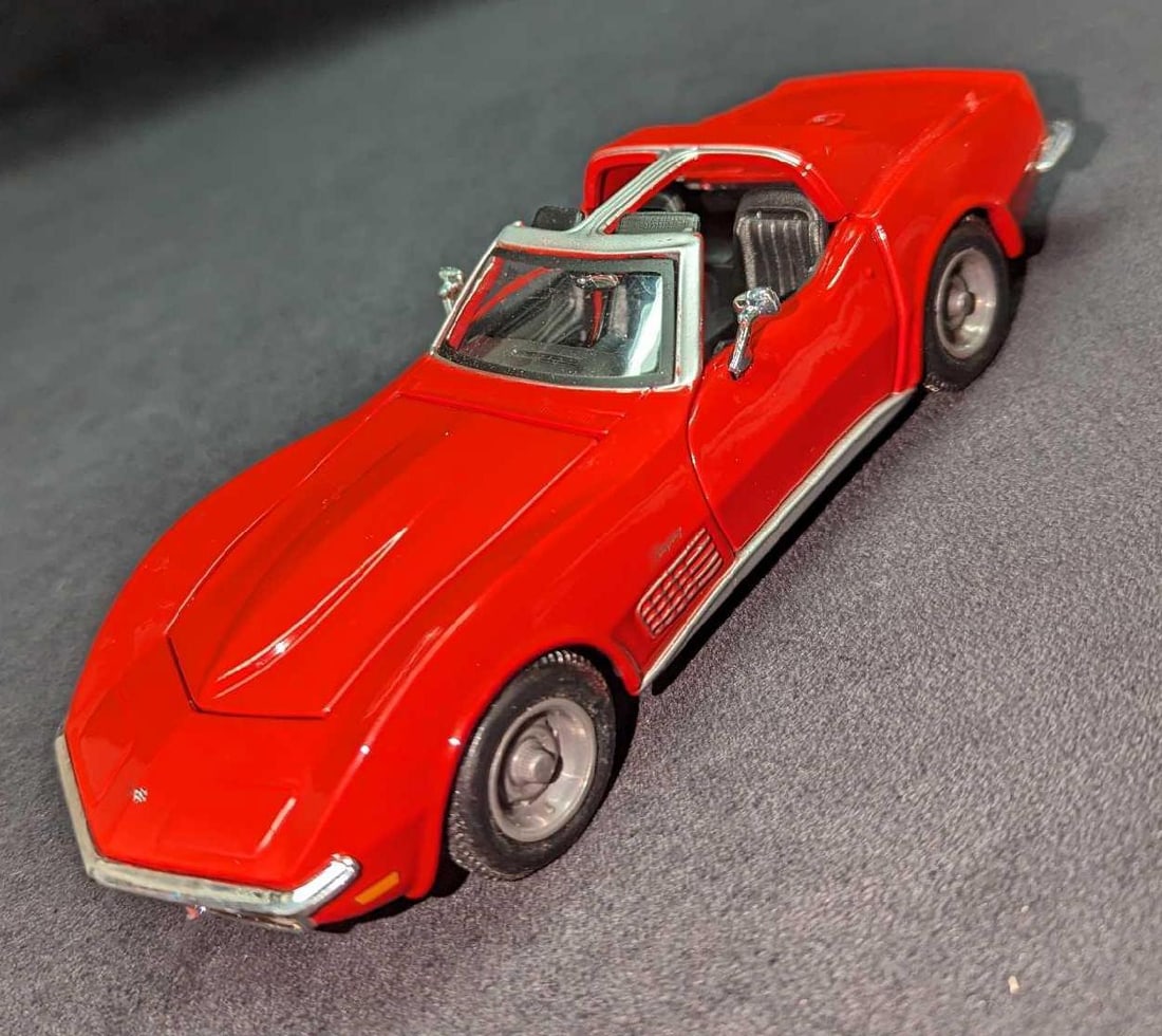 Die Cast Maisto Metal 1970 Red Corvette: Die Cast Maisto Metal 1970 Red Corvette. 1/24 Scale. This is approx 7 1/2" x 2 3/4" x 1 3/4" and it weighs 0.68lb. The die cast car has some smudges on the windshield and a few very small 