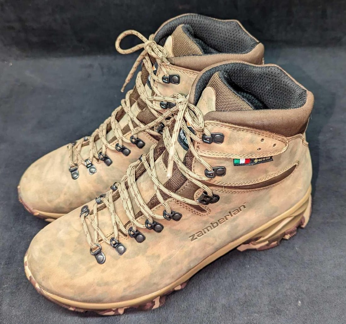 Men's 11H Size Zamberlan Leopard Camouflage Boots: Men's 11H Size Zamberlan Leopard Camouflage Boots. Made for hunting and hiking. Each is approx 4 1/2" x 12 1/4" x 8" and the total weight is 4.07 lbs. The boots do not appear to have b