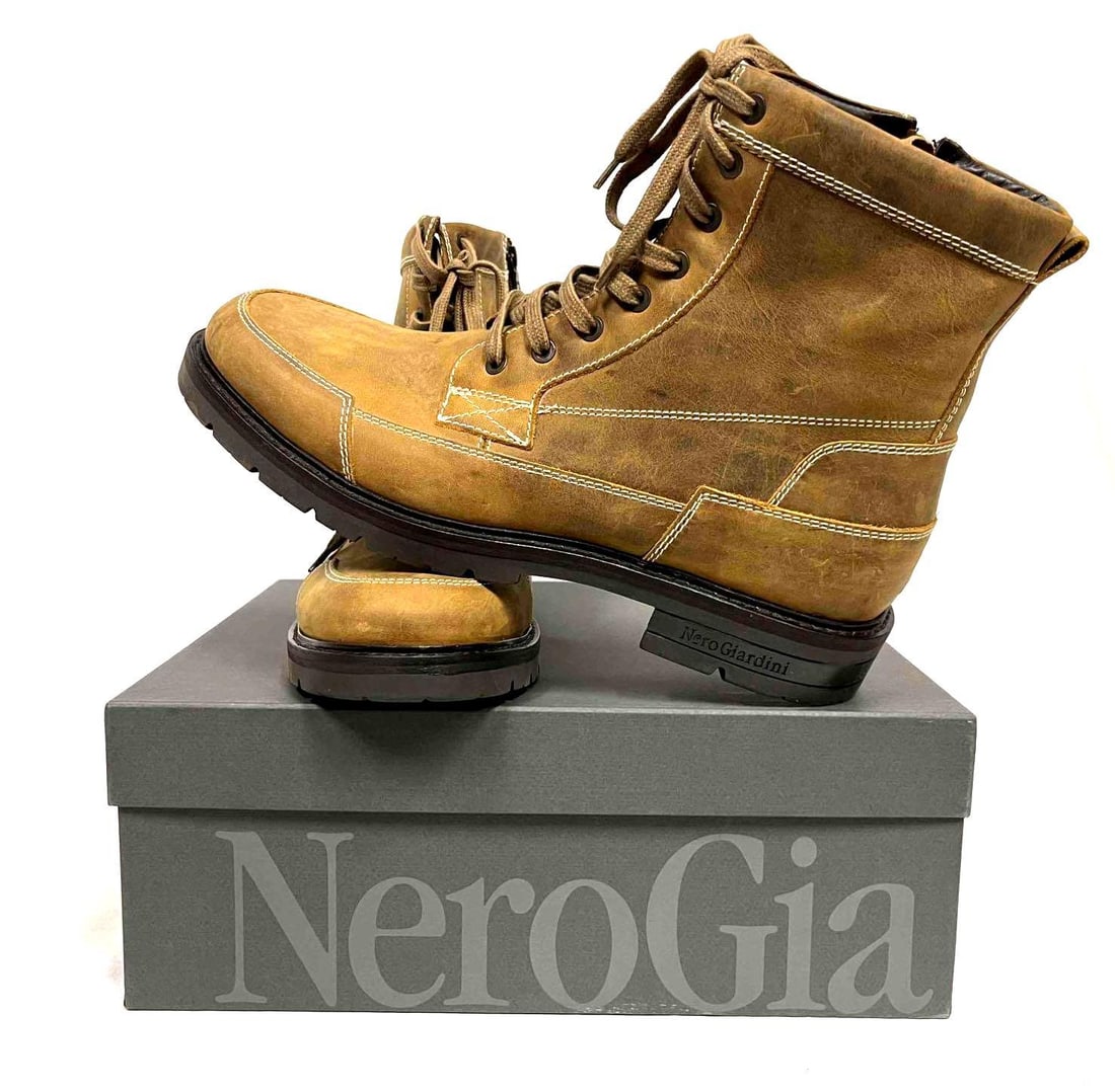 Men's Nero Giardini Suede Mid High Boots U.S Size 11: This lot contains a Men's Nero Giardini Suede Mid High Boots. The box is approx 13 1/4" x 11" x 5". Total weight is approx 4lbs. Overall the Mens shoes are in excellent used condition