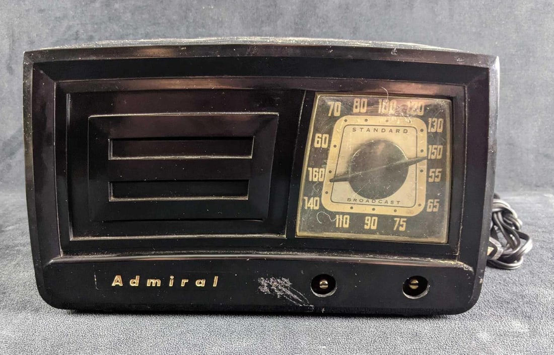 Vintage Admiral Radio Model 69C90 (1 of 10)