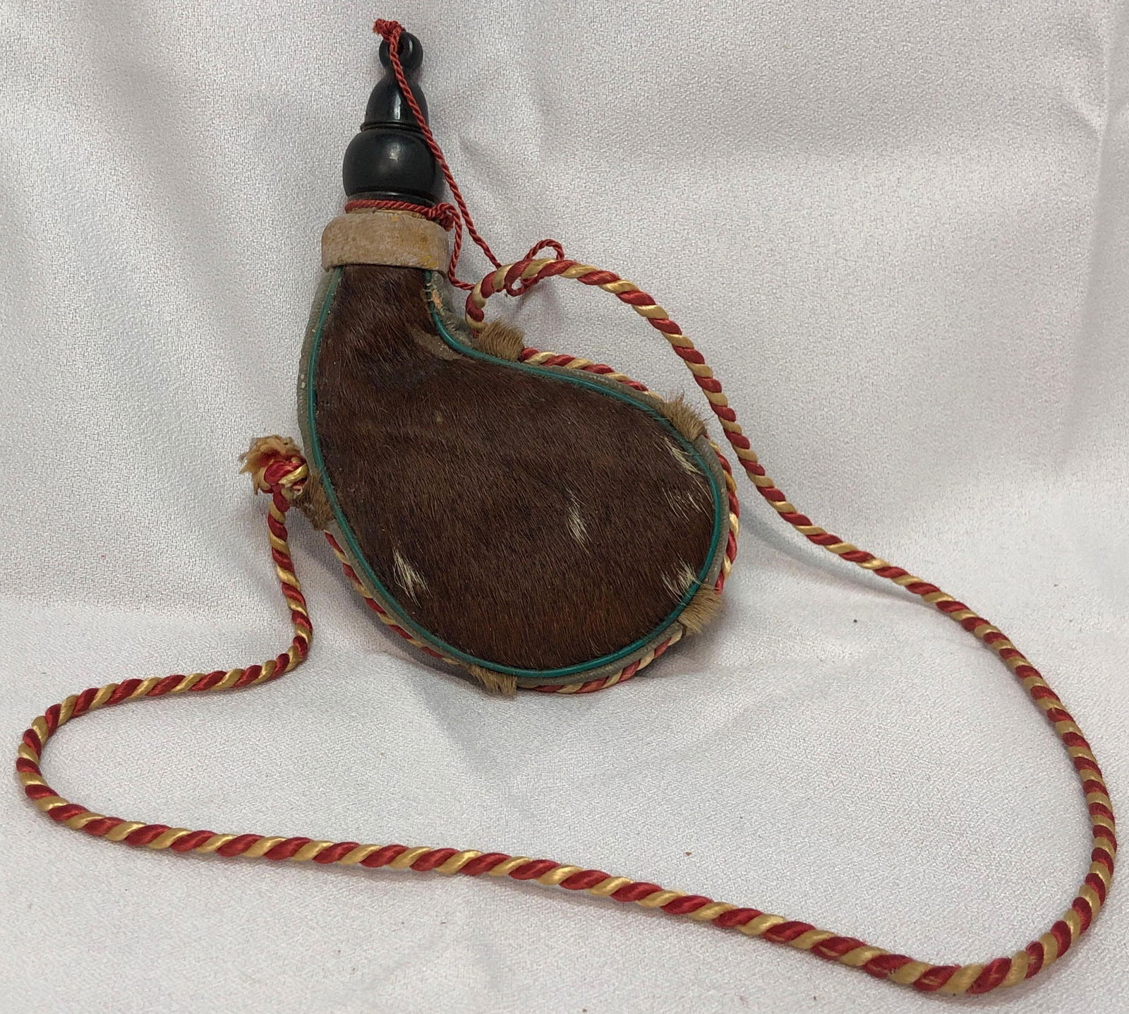 Vintage Haircalf Bota Bag Water Canteen Wine Flask: This lot contains a Vintage Haircalf Bota Bag Water Canteen Wine Flask. It is approx 6-1/2" x 4-1/4" x 1-1/2" and weighs about 0.2lbs. Overall the Bota Bag is in good used condition with s