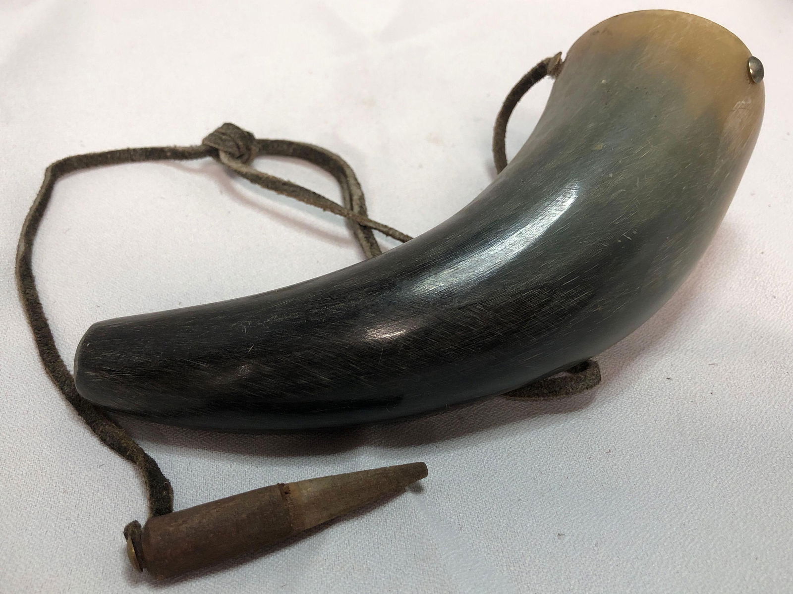 Vintage Horn Gun Powder Flask with Leather Strap: This lot contains a Vintage Horn Gun Powder Flask with Leather Strap and Wooden Plug. It is approx 9" x 6-1/2" x 3" and weighs about 0.4lbs. Overall the Gun Powder Flask is in good used co