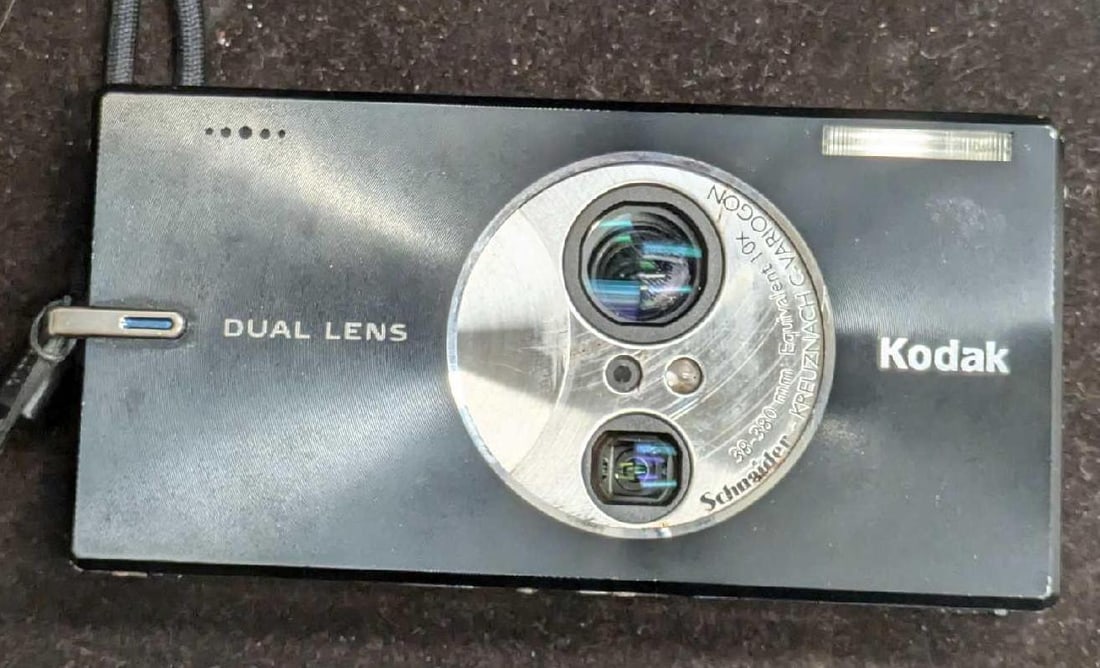 Kodak Easyshare V610 6 MP Digital Camera (1 of 10)