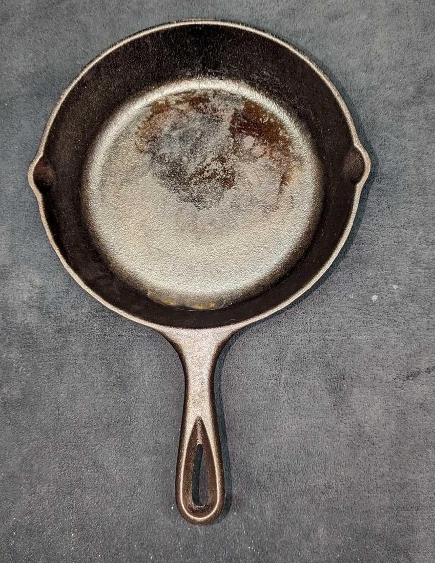 Vintage Lodge Cast Iron 5SK Skillet (1 of 5)