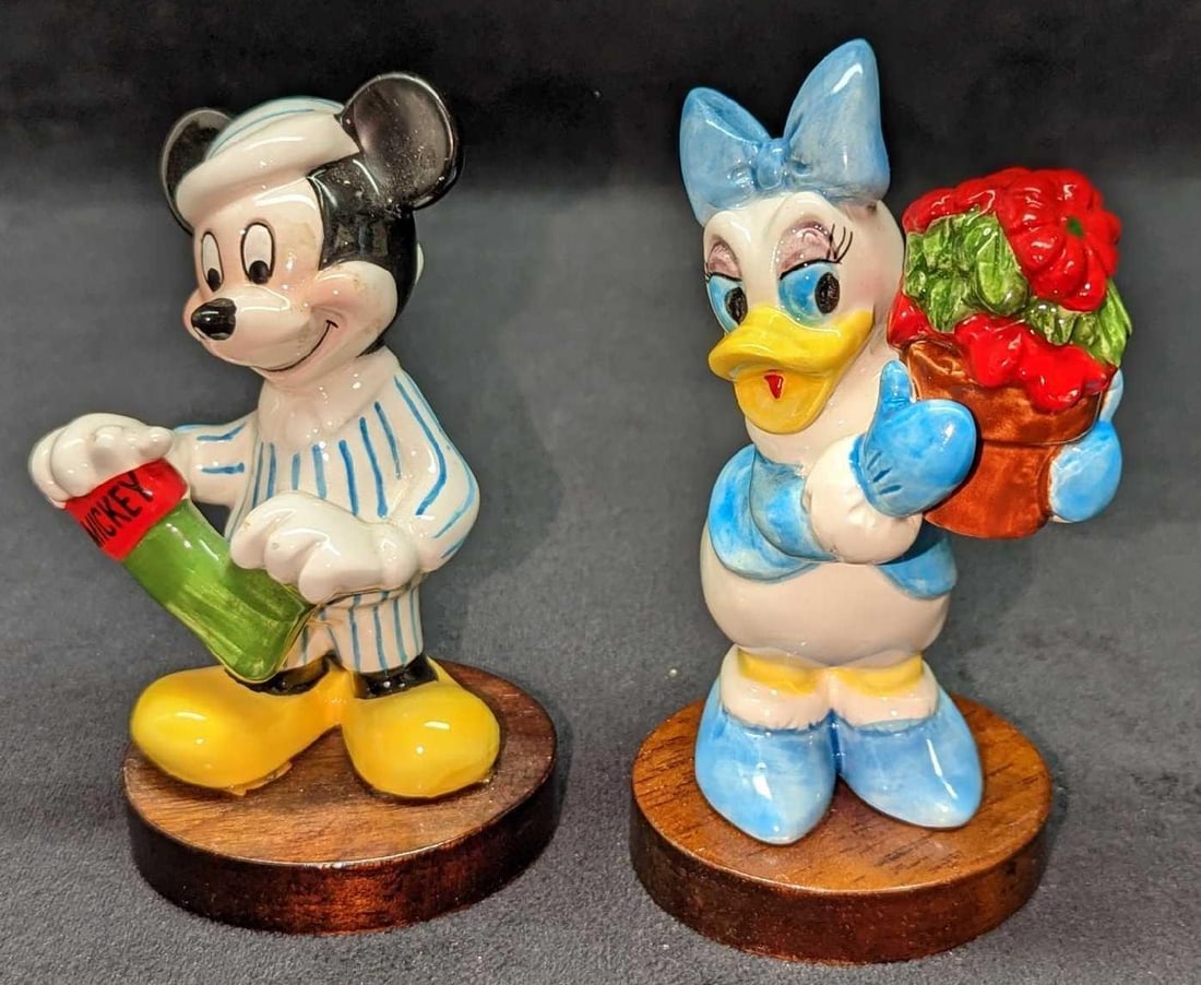 Disney Christmas Mickey & Daisy Duck Figurines (1 of 8)
