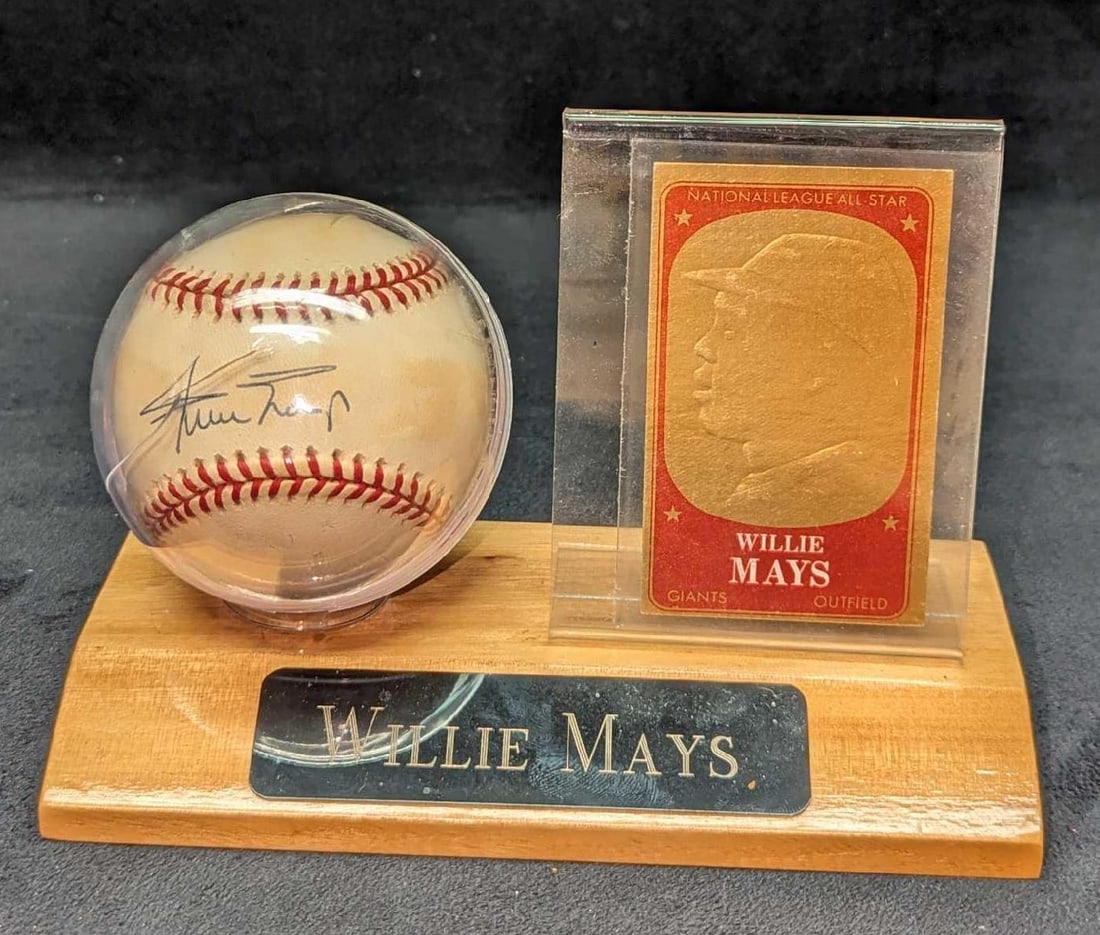 Willie Mays Autographed Baseball With Display (1 of 5)