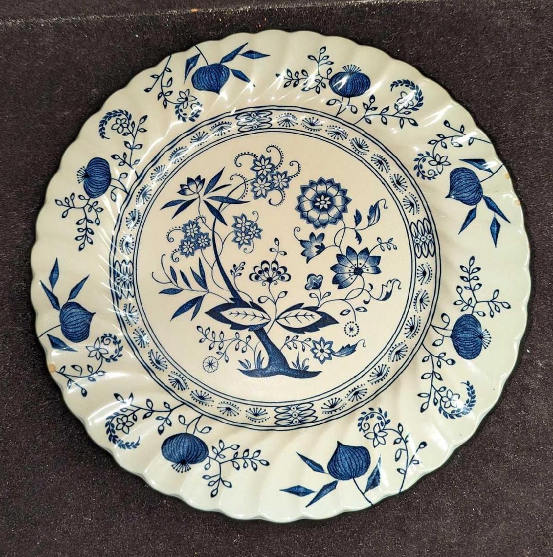 Vintage Johnson Brothers Nordic Onion Pattern 9" Plate (1 of 5)