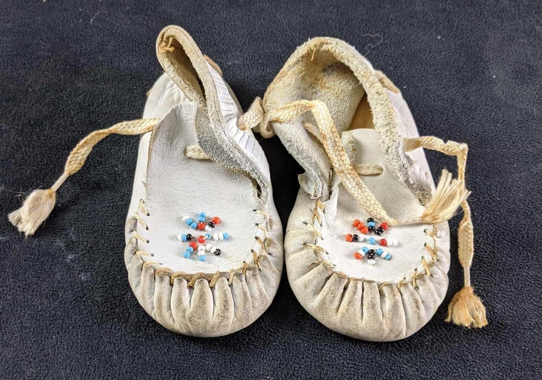 Baby Moccasins White Beaded Baby Moccasins (1 of 8)