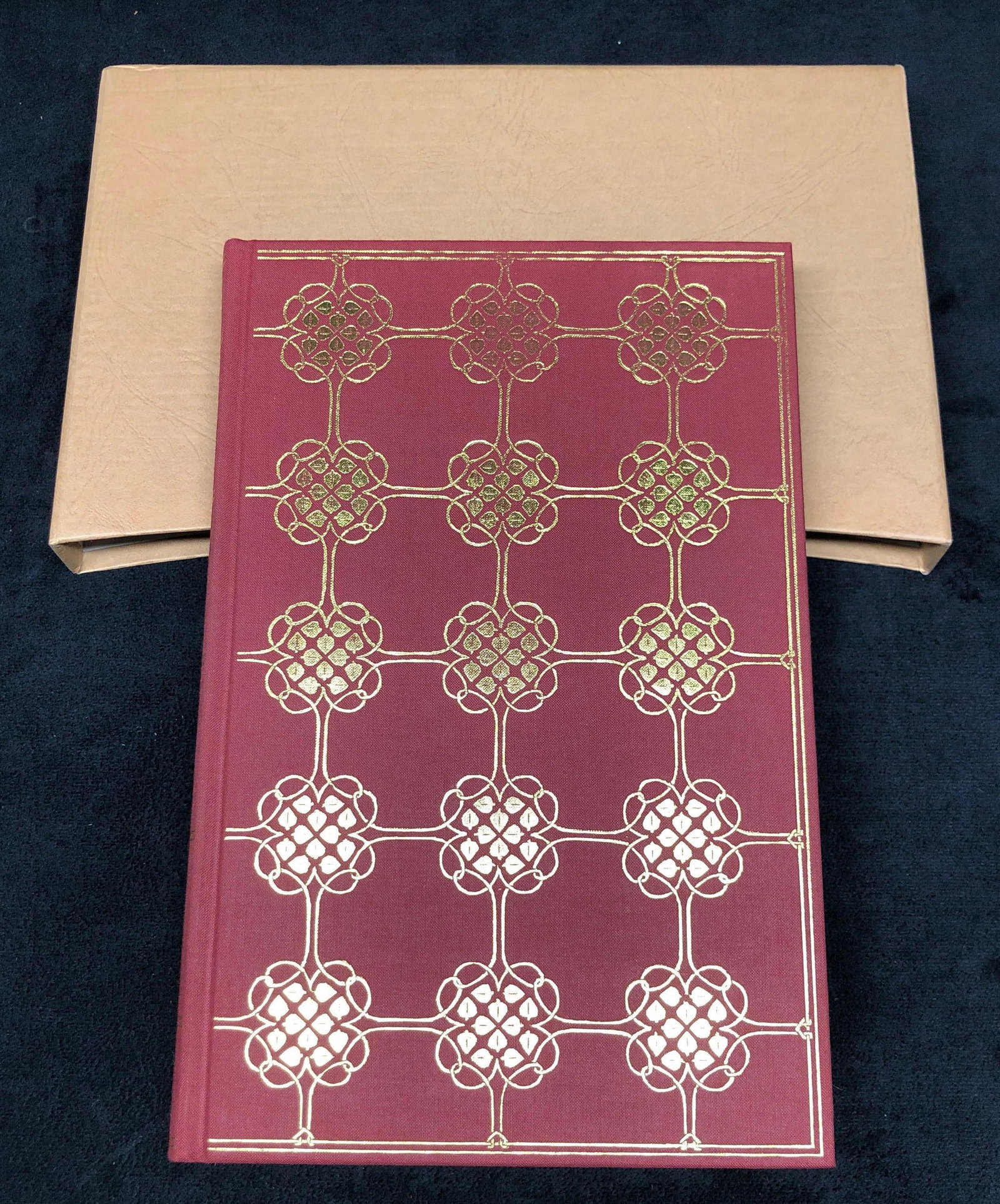"The Brownings" by Joanna Richardson - Hardcover: Hardcover Book "The Brownings: A Biography Complied From Contemporary Sources" by Joanna Richardson. Published by The Folio Society, 1986. It measures 6" x 9-1/4" x 1" and it weigh