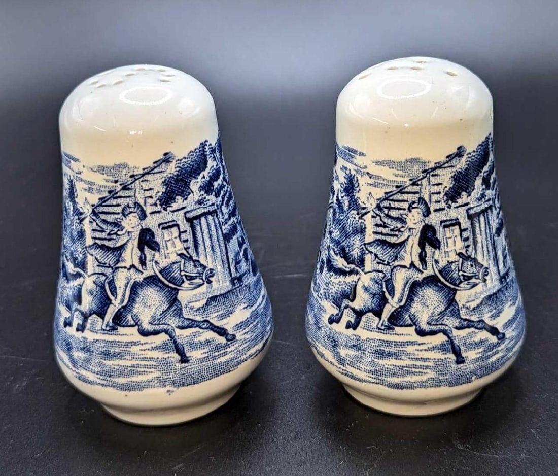 Vintage Staffordshire Liberty Blue Salt & Pepper Shakers (1 of 6)