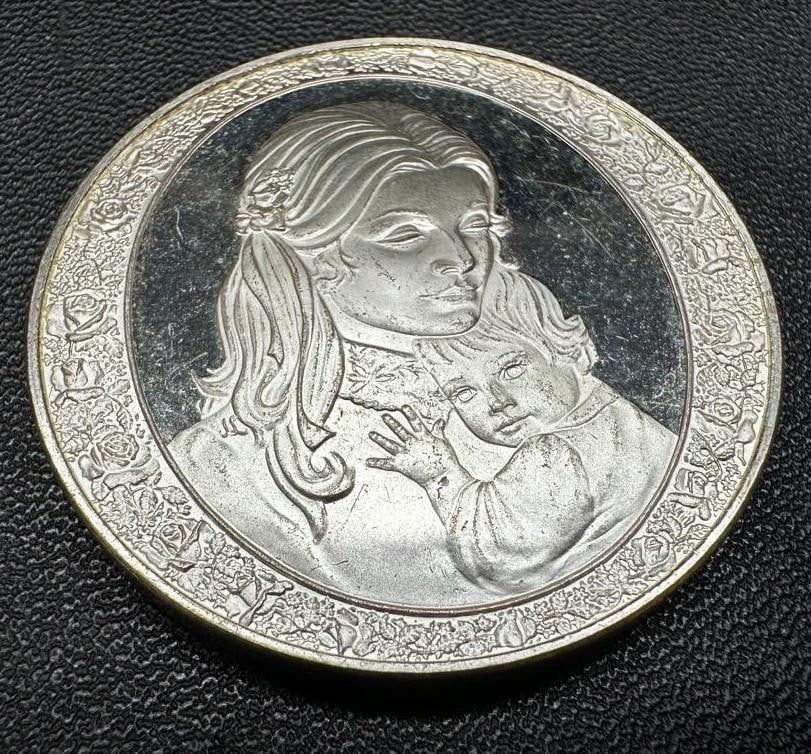 1974 Franklin Mint Mother's Day Sterling Round: These coins have been tested and researched to the best of our ability prior to listing. Please view photos, as they are a part of the condition. DETAILS: Metal - Sterling Silver Tested - Yes Size - 1