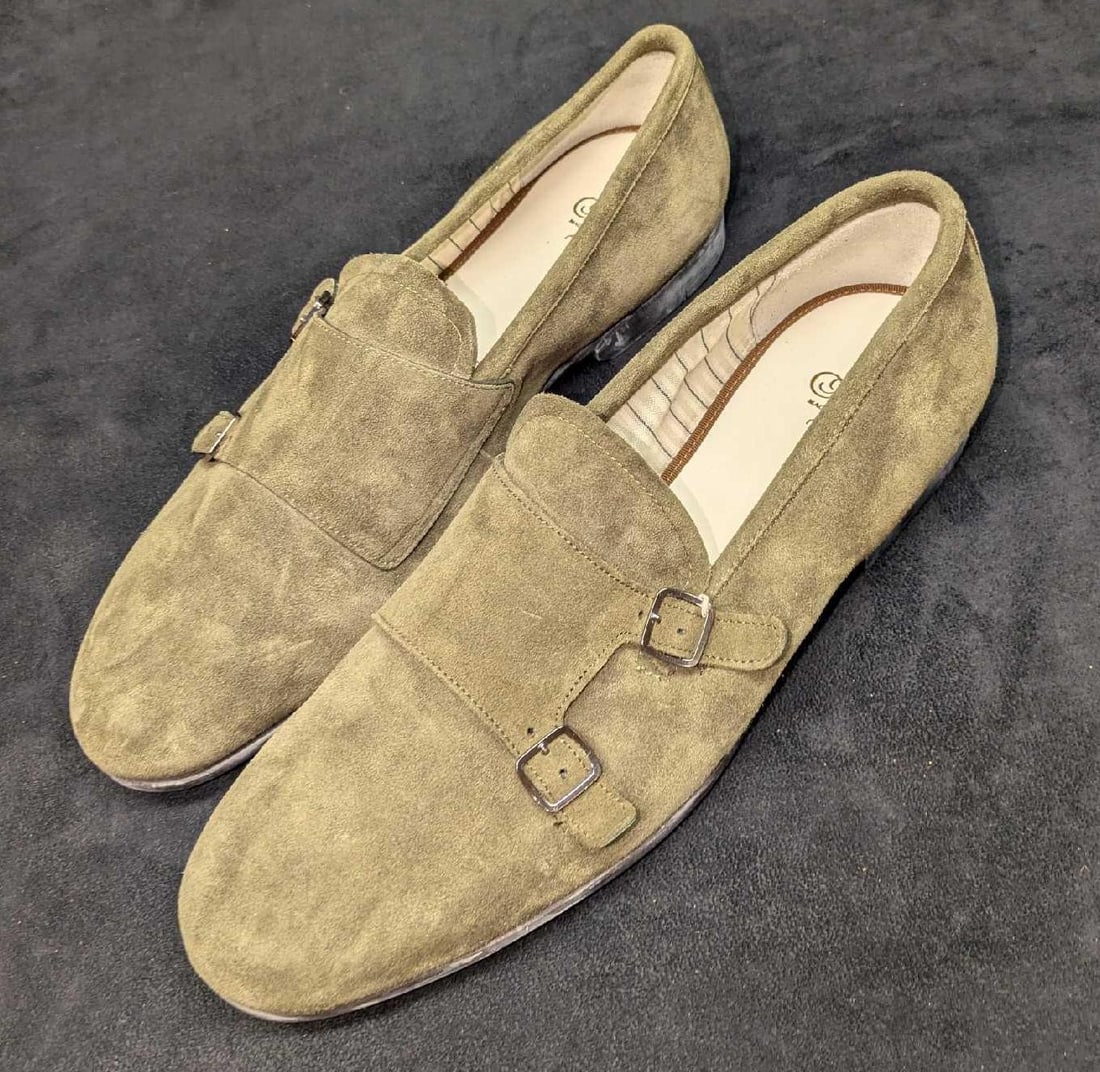 Men's Size 11.5 Fabi Suede Leather Double Monk Shoes: Men's Size 11.5 Fabi Suede Leather Double Monk Shoes. Made In Italy. Each is approx 4" x 12 1/2" x 3 1/8" and the total weight is 1.70lb. There is some signs of wear on the shoe and we