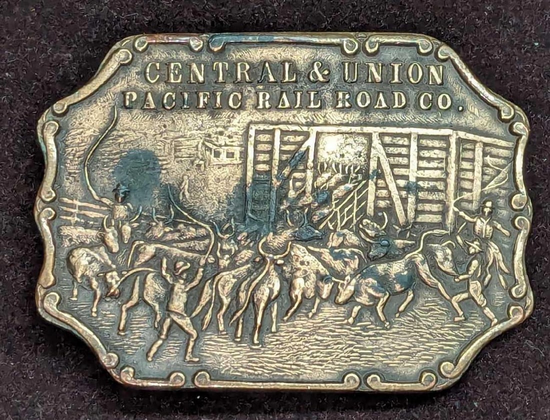 Vtg Central & Union Pacific Railroad Belt Buckle: Vtg Central & Union Pacific Railroad Belt Buckle. This is approximately 3 3/4" x 1/4" x 2 3/4" and it weighs 0.50lb. The belt buckle has some black markings. Please see the images as t