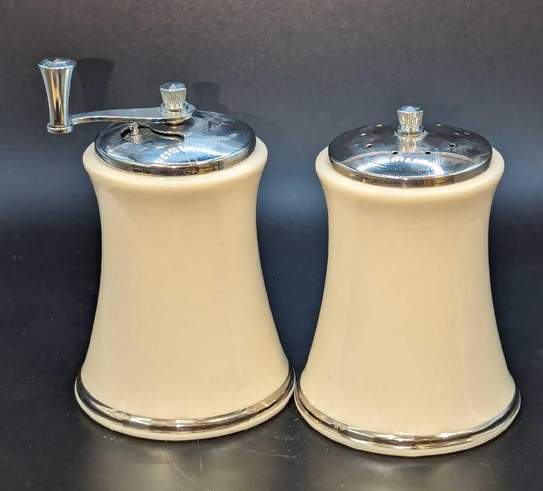 Lenox Porcelain Salt Shaker And Pepper Grinder: Lenox Porcelain Salt Shaker And Pepper Grinder. The pepper grinder is approx 3" x 2 1/2" x 4 5/8". The salt shaker is approx 2 3/4" x 2 3/4" x 4". The total weight is 1.10lb. B