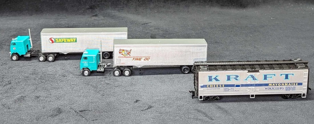 Athearn Kraft Scribed Reefer & Tractor With Trailers: Athearn Kraft Scribed Reefer & Tractor With Trailers. This lot includes: (1) Athearn Kraft Scribed Reefer. This comes in its original box that is approx 7 5/8" x 3 3/4" x 1 1/2". Has l