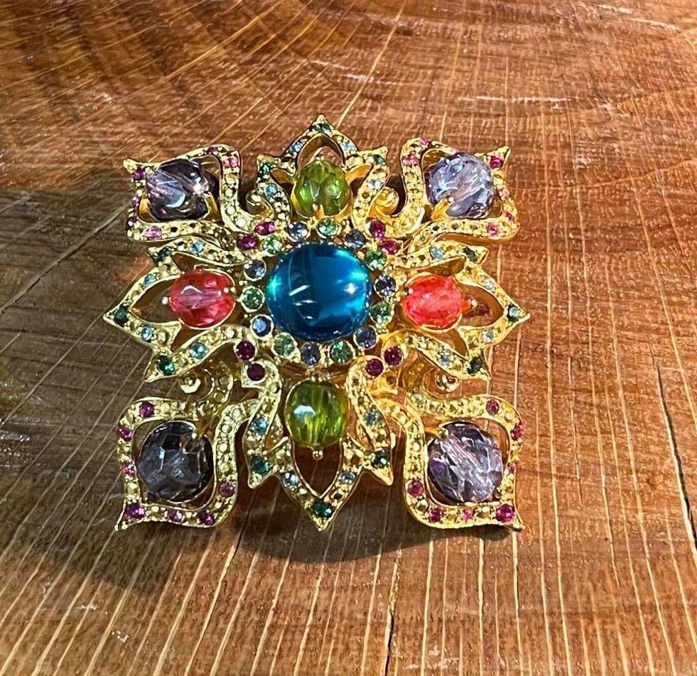 Large Gold Tone Vintage Stamped Joan Rivers Brooch/Pin (1 of 7)