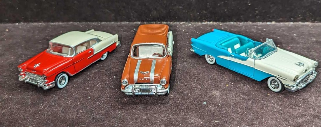 3 Road Champ Die Cast Cars Safari Bel Air Starfire: 3 Road Champ Die Cast Cars Safari Bel Air Starfire. This lot includes: (1) Road Champ Die Cast 1955 Safari. This was released in the year 1997. This is approx 1 3/4" x 4 7/8" x 1 1/2". (1)