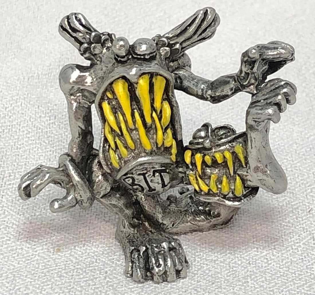 1980's Hudson Fine Pewter #5043 Rat Fink BIT/BYTE Figurine: This lot contains Vintage 1980's Hudson Fine Pewter #5043 Rat Fink "Bit" "Byte" Figurine. It is approx 1-1/2" x 2" x 1" and weighs about 0.1lbs. Overall the Pewter Figu