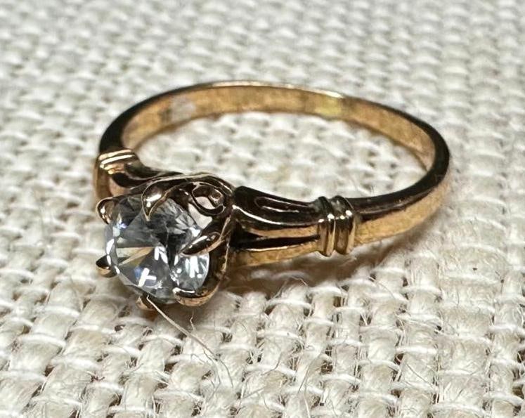 10k White Sapphire Ring (1 of 3)