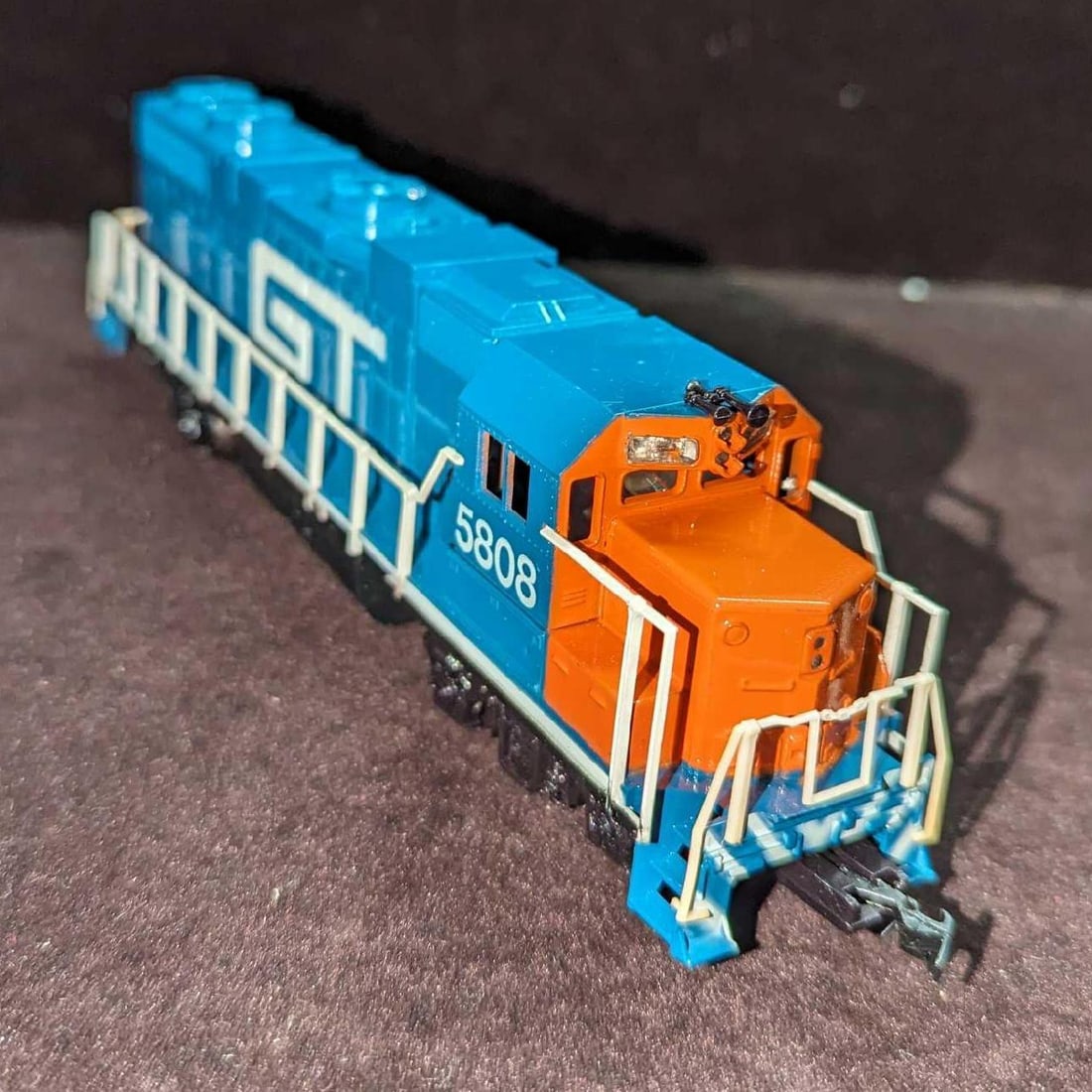 HO Scale Life-Like Grand Trunk Railroad Locomotive (1 of 12)