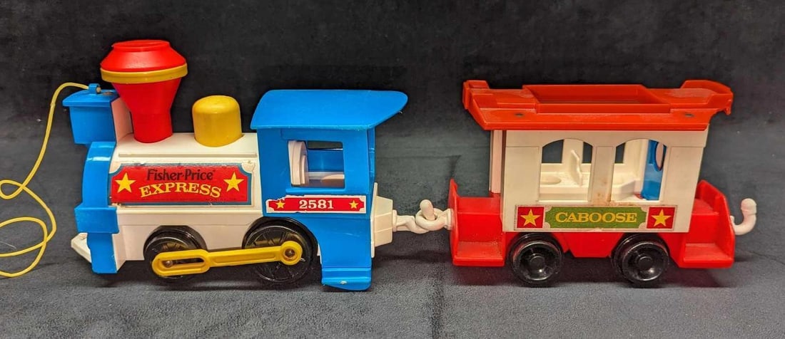 Vintage Fisher-Price Express 2581 Pull Engine (1 of 6)