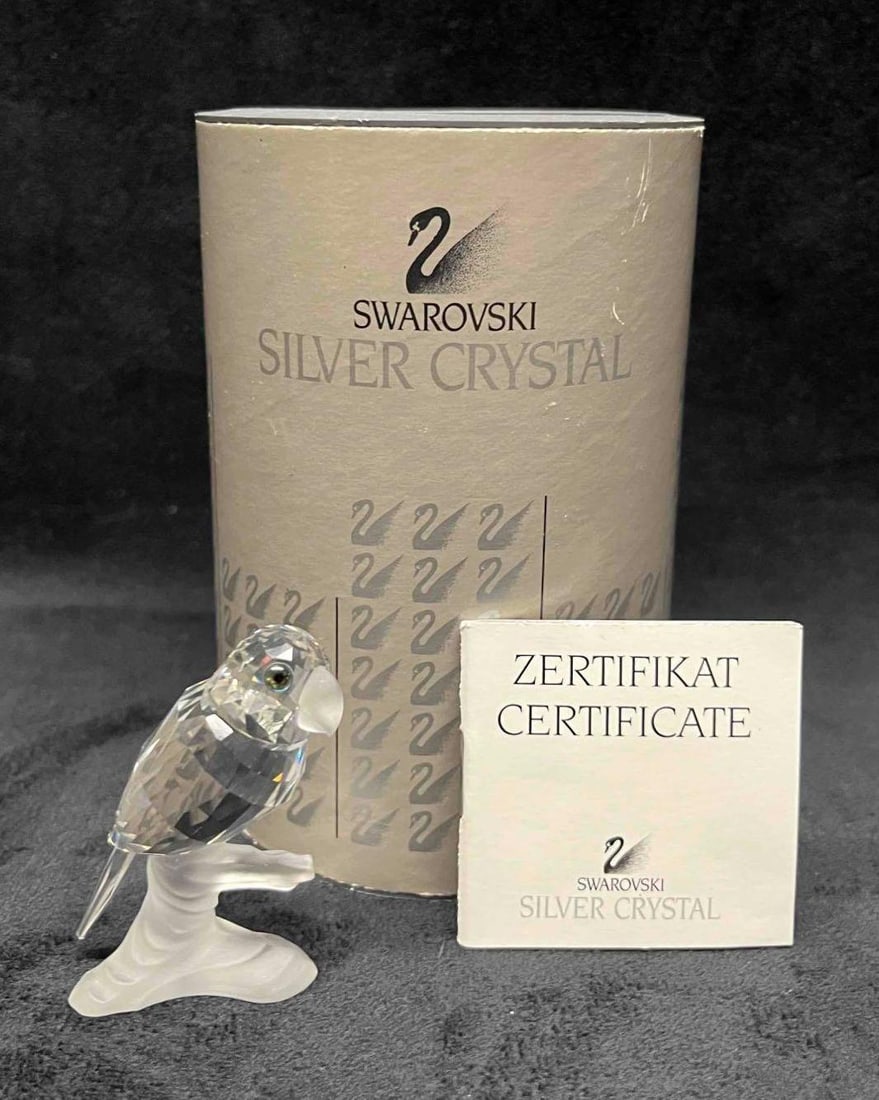 Swarovski Parrot On Branch 7621 In Original Box With Certificate: This lot contains a Swarovski Parrot On Branch 7621 In Original Box With Certificate. Approx Measurements are listed below. Total weight is approx 3.6oz. Overall the Swarovski Parrot is in excellent u