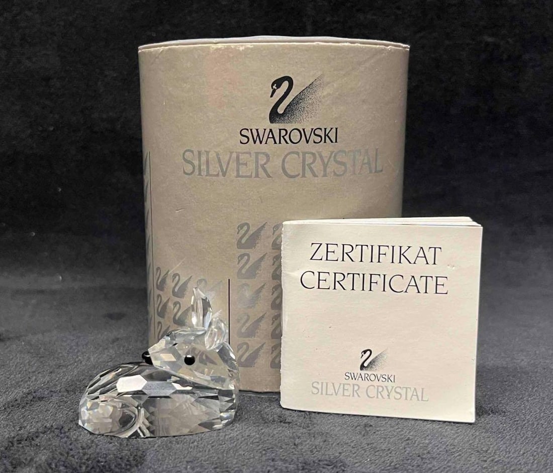 Swarovski Laying Baby Fawn 7608 In Original Box With Certificate: This lot contains a Swarovski Laying Baby Fawn 7608 In Original Box With Certificate. Approx Measurements are listed below. Total weight is approx 3.3oz. Overall the Swarovski Fawn is in excellent use