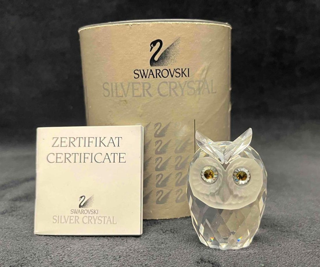 Swarovski Owl 7636 In Original Box With Certificate: This lot contains a Swarovski Owl 7636 In Original Box With Certificate. Approx Measurements are listed below. Total weight is approx 5.6oz. Overall the Swarovski Owl is in excellent used condition wi