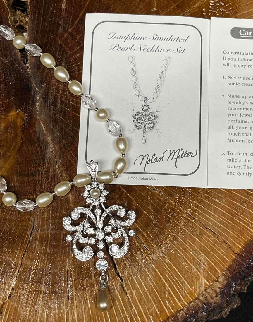 Vintage Nolan Miller Dauphine Simulated Pearl Necklace With COA (1 of 9)