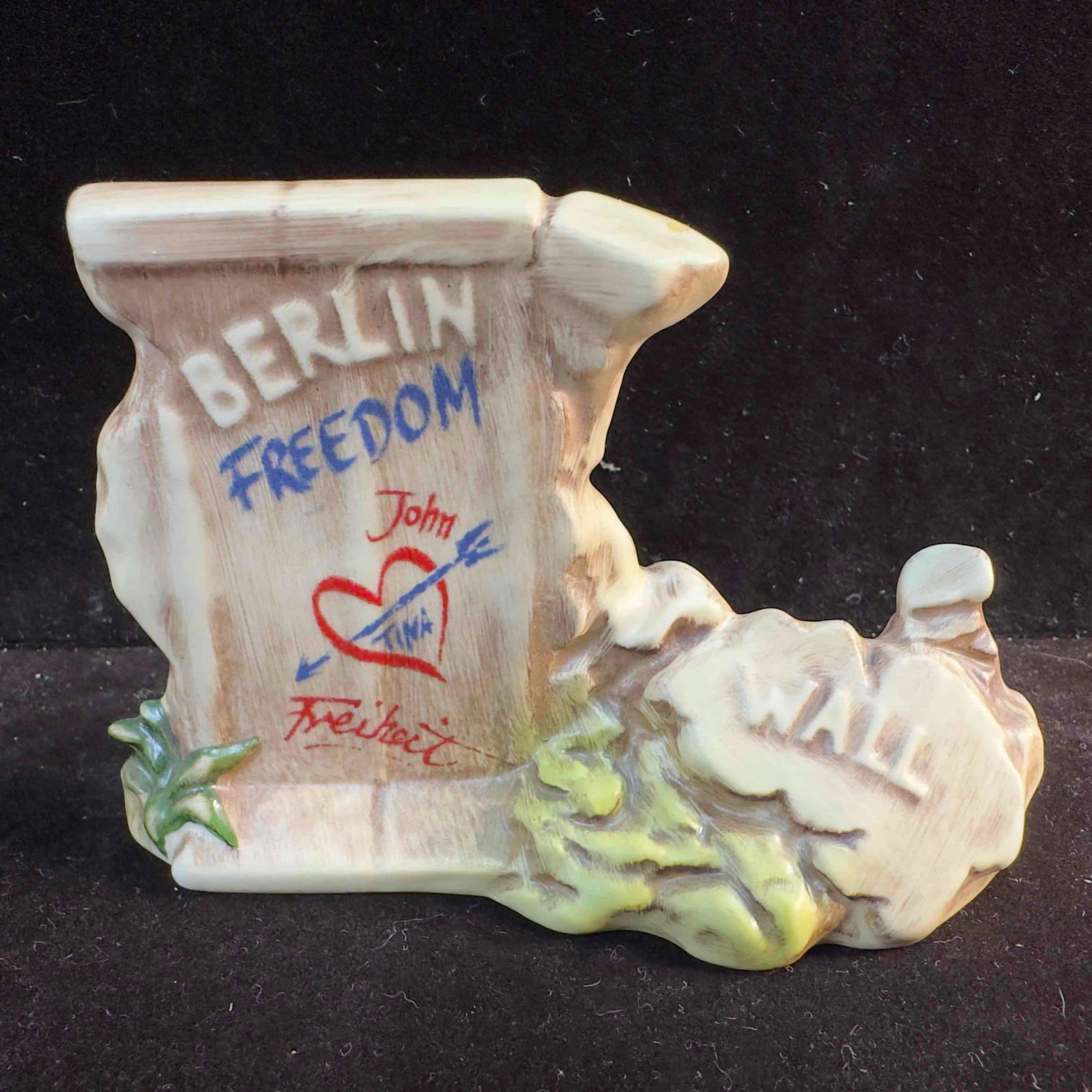 Hummel Goebel Porcelain Figurine Berlin Wall Section (1 of 7)