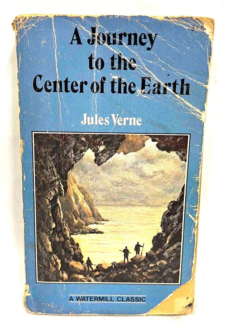 A Journey To The Center Of The Earth Jules Verne 1980: This lot contains A Journey To The Center Of The Earth Jules Verne 1980. It is approx 7" x 4 1/4" and it weighs about 0.4lbs. Overall the Book is in good used condition with some light wear fr